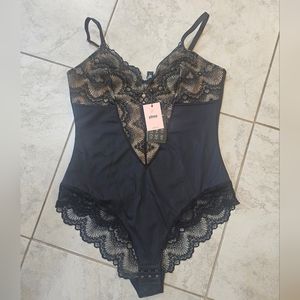 Sculpting Lace Shapewear Bodysuit